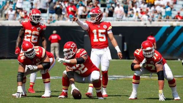 Sep 8, 2019; Jacksonville, FL, USA; Kansas City Chiefs quarterback Patrick Mahomes (15) audibles coverage as running back Damien Williams (26) and offensive guard Laurent Duvernay-Tardif (76) and offensive guard Andrew Wylie (77) and center Austin Reiter (62) listen during the second quarter against the Jacksonville Jaguars at TIAA Bank Field. Mandatory Credit: Reinhold Matay-USA TODAY Sports